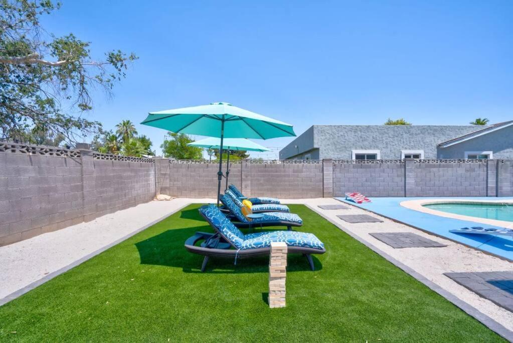 Fab Phx Getaway W/ Pool & Fire Pit Villa Финикс Екстериор снимка