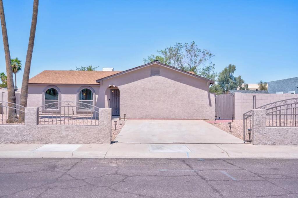 Fab Phx Getaway W/ Pool & Fire Pit Villa Финикс Екстериор снимка