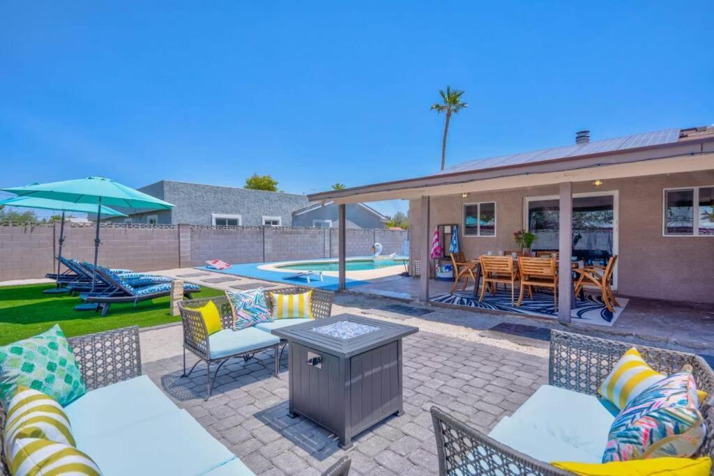 Fab Phx Getaway W/ Pool & Fire Pit Villa Финикс Екстериор снимка